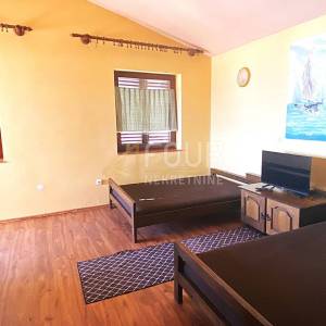 Opatija, kuća s 10 apartmana i pogledom na more, 586m2