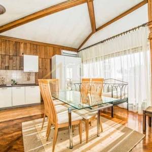 Opatija, kuća s 10 apartmana i pogledom na more, 586m2