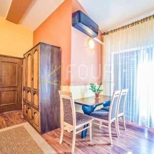 Opatija, kuća s 10 apartmana i pogledom na more, 586m2
