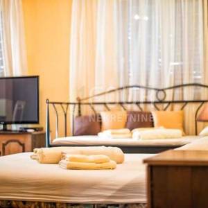 Opatija, kuća s 10 apartmana i pogledom na more, 586m2