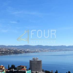 Opatija, kuća s 4 stana, garažom i okućnicom, 500m od mora!