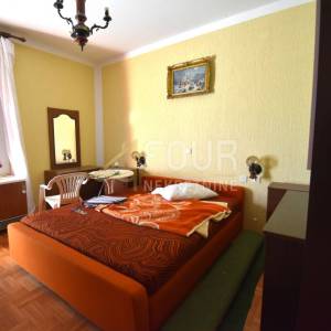 Opatija, kuća s 4 stana, garažom i okućnicom, 500m od mora!