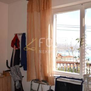 Opatija, kuća s 4 stana, garažom i okućnicom, 500m od mora!