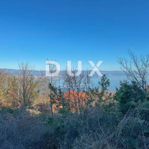 OPATIJA, LIGANJ - zemljište s građevinskom dozvolom za dvije duplex vile s bazenom