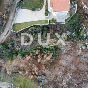 OPATIJA, LIGANJ - zemljište s građevinskom dozvolom za dvije duplex vile s bazenom