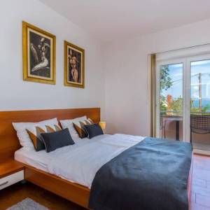 OPATIJA, LOVRAN- apartmanska zgrada od 700m2 s bazenom + 6000m2 zemljišta s građevnom dozvolom za wellness resort s 28 soba...