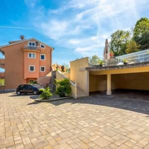 OPATIJA, LOVRAN- apartmanska zgrada od 700m2 s bazenom + 6000m2 zemljišta s građevnom dozvolom za wellness resort s 28 soba...