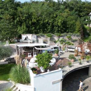 OPATIJA, LOVRAN- apartmanska zgrada od 700m2 s bazenom + 6000m2 zemljišta s građevnom dozvolom za wellness resort s 28 soba...