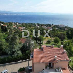 OPATIJA, LOVRAN- apartmanska zgrada od 700m2 s bazenom + 6000m2 zemljišta s građevnom dozvolom za wellness resort s 28 soba...