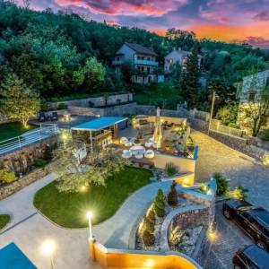 OPATIJA, LOVRAN- apartmanska zgrada od 700m2 s bazenom + 6000m2 zemljišta s građevnom dozvolom za wellness resort s 28 soba...