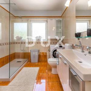 OPATIJA, LOVRAN- apartmanska zgrada od 700m2 s bazenom + 6000m2 zemljišta s građevnom dozvolom za wellness resort s 28 soba...