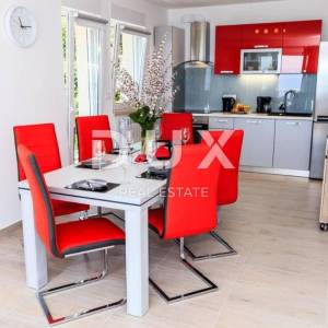 OPATIJA, LOVRAN, IKA- villa 380m2 s panoramskim pogledom na more i bazenom + uređena okućnica 700m2