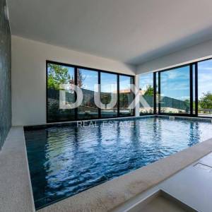 OPATIJA, LOVRAN - jedinstvena vila blizu Opatije s unutarnjim bazenom, panoramski pogled na more, okružena zelenilom