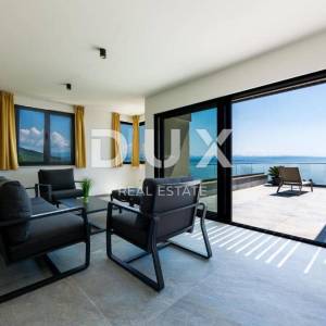OPATIJA, LOVRAN - jedinstvena vila blizu Opatije s unutarnjim bazenom, panoramski pogled na more, okružena zelenilom