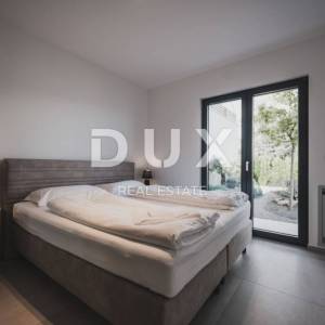 OPATIJA, LOVRAN, LIGANJ - stan u vili s bazenom 120m2+terasa 26m2 s panoramskim pogledom na more + okoliš 163m2