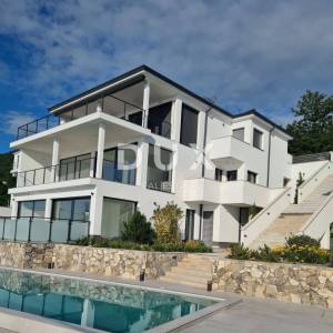 OPATIJA, LOVRAN, LIGANJ - stan u vili s bazenom 120m2+terasa 26m2 s panoramskim pogledom na more + okoliš 163m2