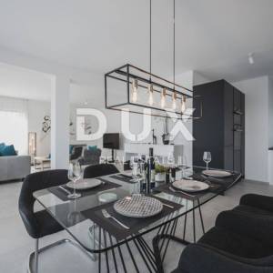OPATIJA, LOVRAN, LIGANJ - stan u vili s bazenom 120m2+terasa 26m2 s panoramskim pogledom na more + okoliš 163m2