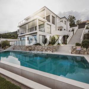 OPATIJA, LOVRAN, LIGANJ - Stan u vili s bazenom 120m2+terasa 27m2s panoramskim pogledom na more + okoliš 105m2