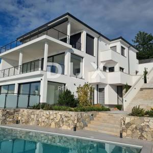 OPATIJA, LOVRAN, LIGANJ - Stan u vili s bazenom 120m2+terasa 27m2s panoramskim pogledom na more + okoliš 105m2