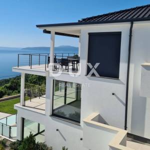 OPATIJA, LOVRAN, LIGANJ - Stan u vili s bazenom 120m2+terasa 27m2s panoramskim pogledom na more + okoliš 105m2