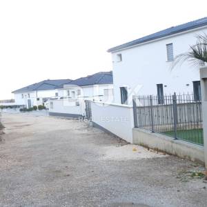 OPATIJA, LOVRAN, LIGANJ - Stan u vili s bazenom 120m2+terasa 27m2s panoramskim pogledom na more + okoliš 105m2