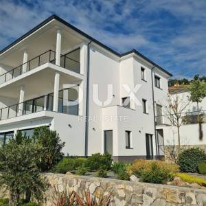 OPATIJA, LOVRAN, LIGANJ - Stan u vili s bazenom 120m2+terasa 27m2s panoramskim pogledom na more + okoliš 105m2