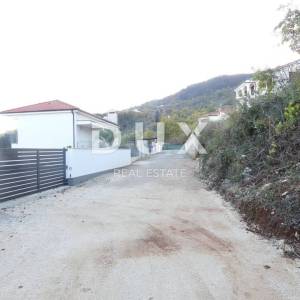 OPATIJA, LOVRAN, LIGANJ - Stan u vili s bazenom 120m2+terasa 27m2s panoramskim pogledom na more + okoliš 105m2