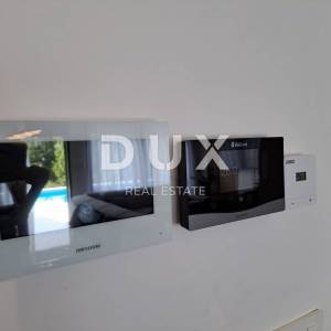 OPATIJA, LOVRAN - luksuzna vila s dva stana, dva bazena i pogledom na more 