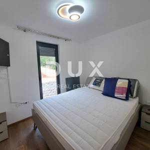 OPATIJA, LOVRAN - luksuzna vila s dva stana, dva bazena i pogledom na more 