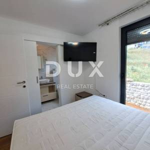 OPATIJA, LOVRAN - luksuzna vila s dva stana, dva bazena i pogledom na more 