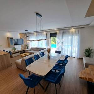 OPATIJA, LOVRAN - luksuzna vila s dva stana, dva bazena i pogledom na more 
