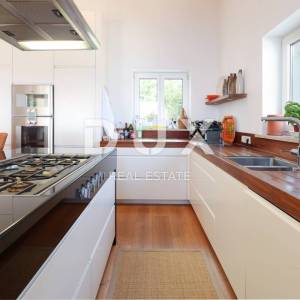 OPATIJA, LOVRAN - penthouse s bazenom, okućnicom i panoramskim pogledom