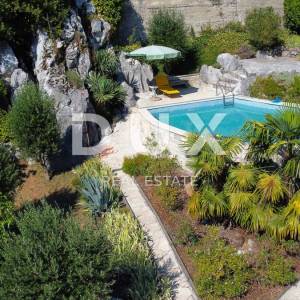 OPATIJA, LOVRAN - penthouse s bazenom, okućnicom i panoramskim pogledom