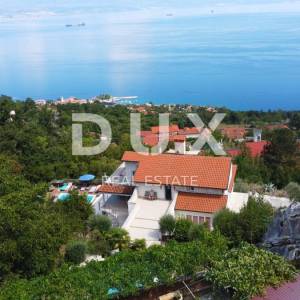 OPATIJA, LOVRAN - penthouse s bazenom, okućnicom i panoramskim pogledom