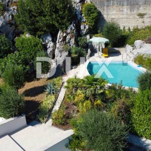 OPATIJA, LOVRAN - penthouse s bazenom, okućnicom i panoramskim pogledom