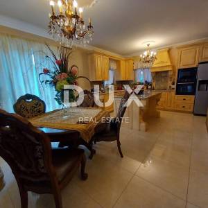 OPATIJA, LOVRAN - Predivna vila s bazenom u centru blizu mora