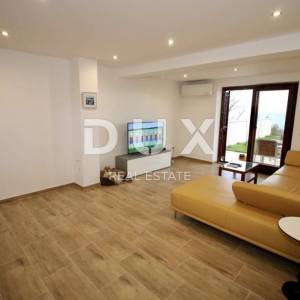 OPATIJA, LOVRAN - stan 80m2 s vlastitim bazenom i pogledom na more + okućnica 145m2
