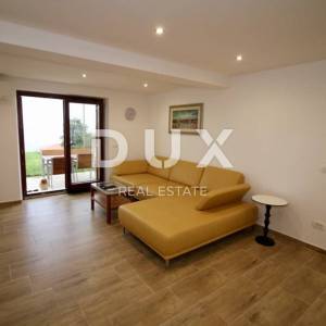 OPATIJA, LOVRAN - stan 80m2 s vlastitim bazenom i pogledom na more + okućnica 145m2