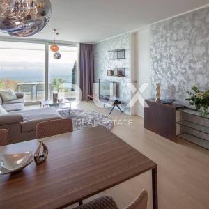 OPATIJA - luksuzan stan s bazenom i pogledom