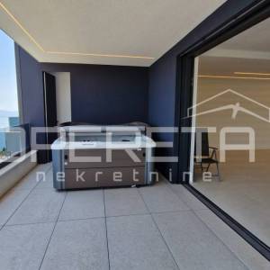 Opatija - luksuzan stan s panoramskim pogledom na more i privatnim jacuzzijem