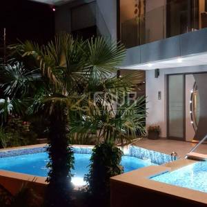 Opatija, luskuzna vila s bazenom, 100m od mora!