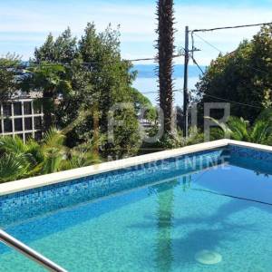 Opatija, luskuzna vila s bazenom, 100m od mora!