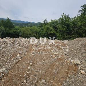 OPATIJA, MATULJI - građevinsko zemljište 2050m2 u komercijalnoj zoni za poslovni prostor / halu