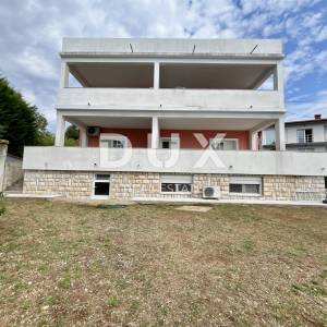 OPATIJA, MATULJI - Investicijska bomba između Matulja i Voloskog – Kuća s pogledom i 4 stana!