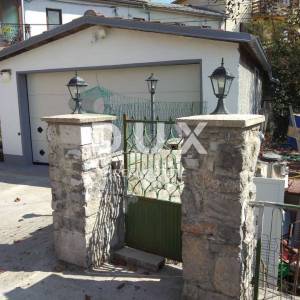 OPATIJA, MATULJI, JURDANI - kuća s garažom i 863 m2 okućnice!!! PRILIKA!!!