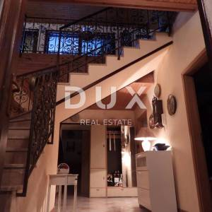 OPATIJA, MATULJI- kuća 400m2 s dvoetažnim stanom i dva apartmana + okućnica 710m2