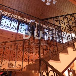 OPATIJA, MATULJI- kuća 400m2 s dvoetažnim stanom i dva apartmana + okućnica 710m2