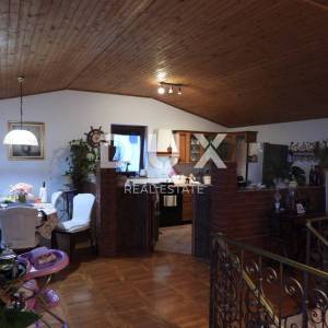 OPATIJA, MATULJI- kuća 400m2 s dvoetažnim stanom i dva apartmana + okućnica 710m2