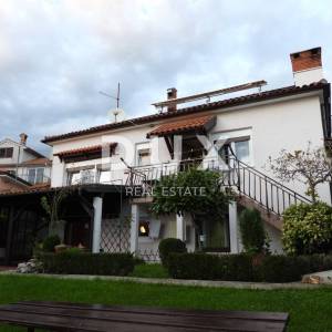 OPATIJA, MATULJI- kuća 400m2 s dvoetažnim stanom i dva apartmana + okućnica 710m2