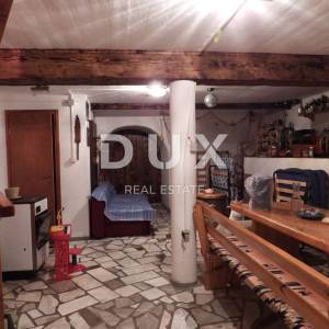 OPATIJA, MATULJI- kuća 400m2 s dvoetažnim stanom i dva apartmana + okućnica 710m2